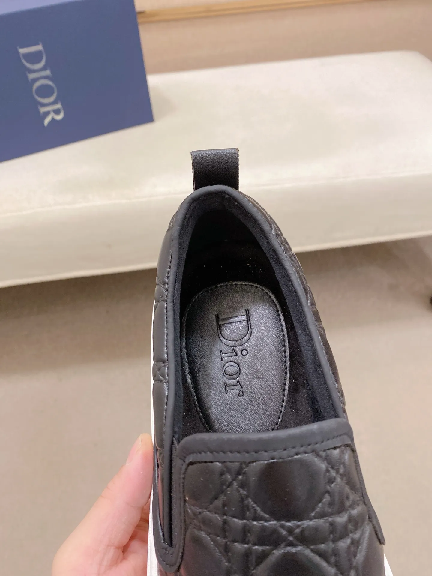 Factory price: 380💰 (leather lining * velvet lining optional) [Dior·Dio*] new casual sports style men's shoes, brand new design, perfect workmanship, slip-on lazy style to create cabinet quality, upper: imported first-layer cowhide, sheepskin lining is soft and comfortable, ultra-light rubber wear-resistant outsole, simple, versatile men's shoes, size: 39-44. Can be customized.45.46.47